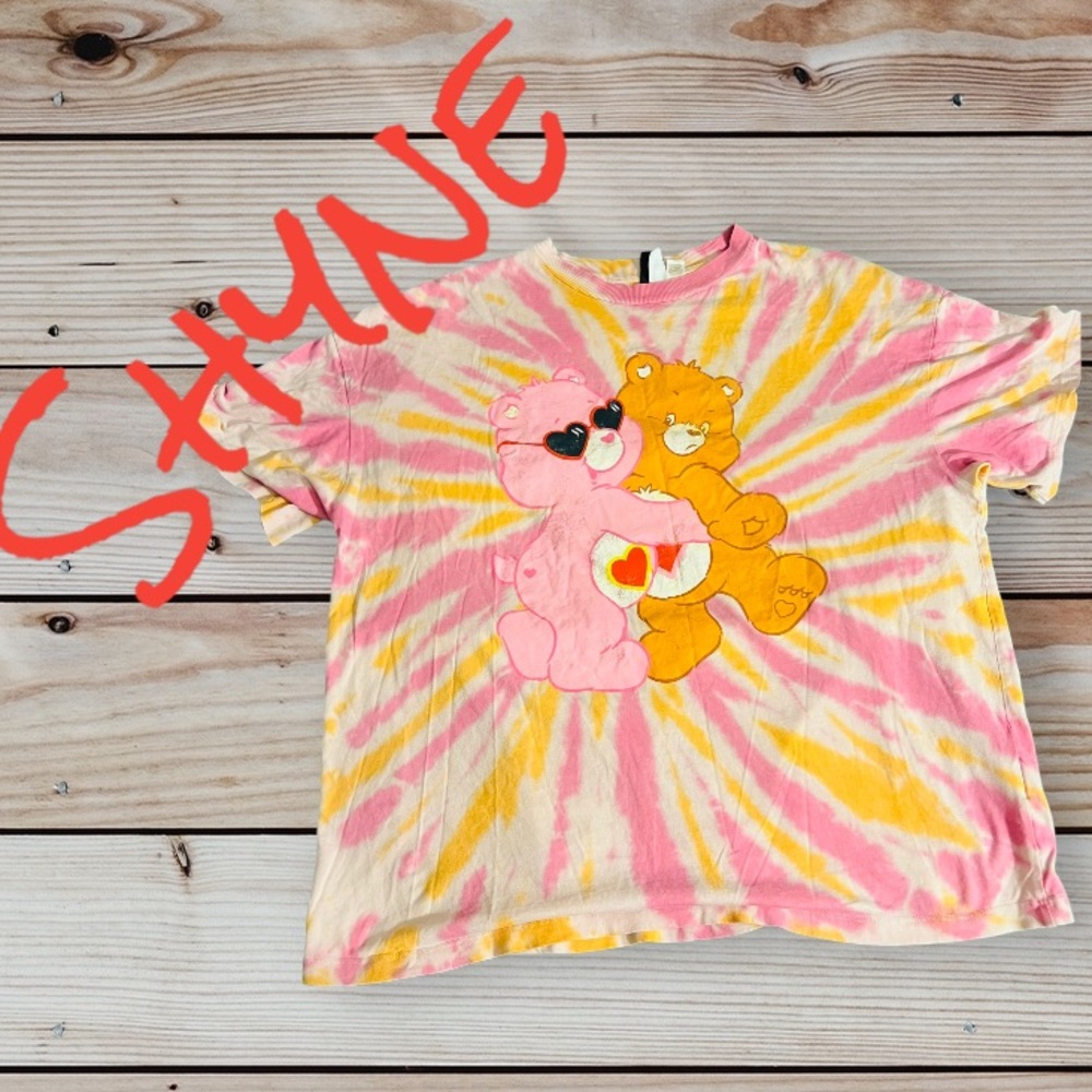 🍁- Beautiful Tie-Dye T Shirt Featuring Classic Care Bears  Size Large 🍁